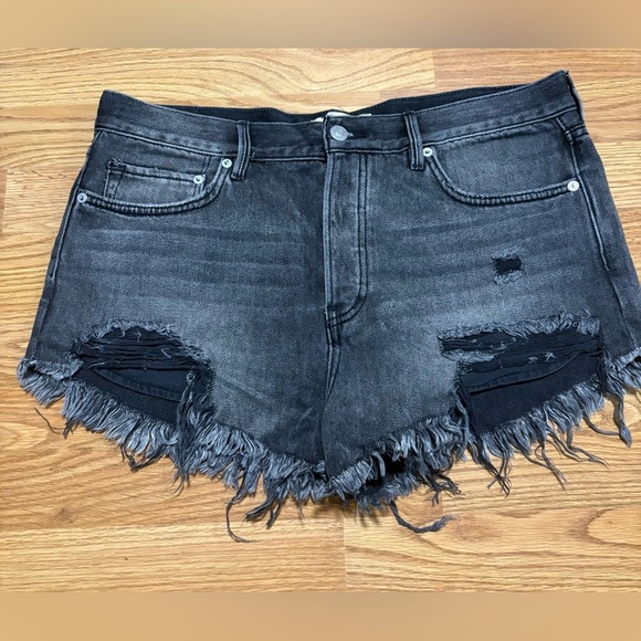 We The Free Charcoal Frayed Jean Shorts size 30 - Picture 1 of 5